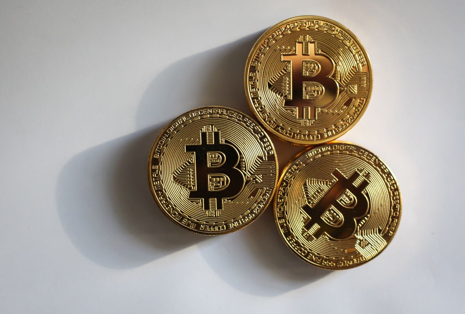 Canon EOS 700D (EOS Rebel T5i / EOS Kiss X7i) + Canon EF 50mm F1.8 STM sample photo. Finance, currency, bitcoin photography