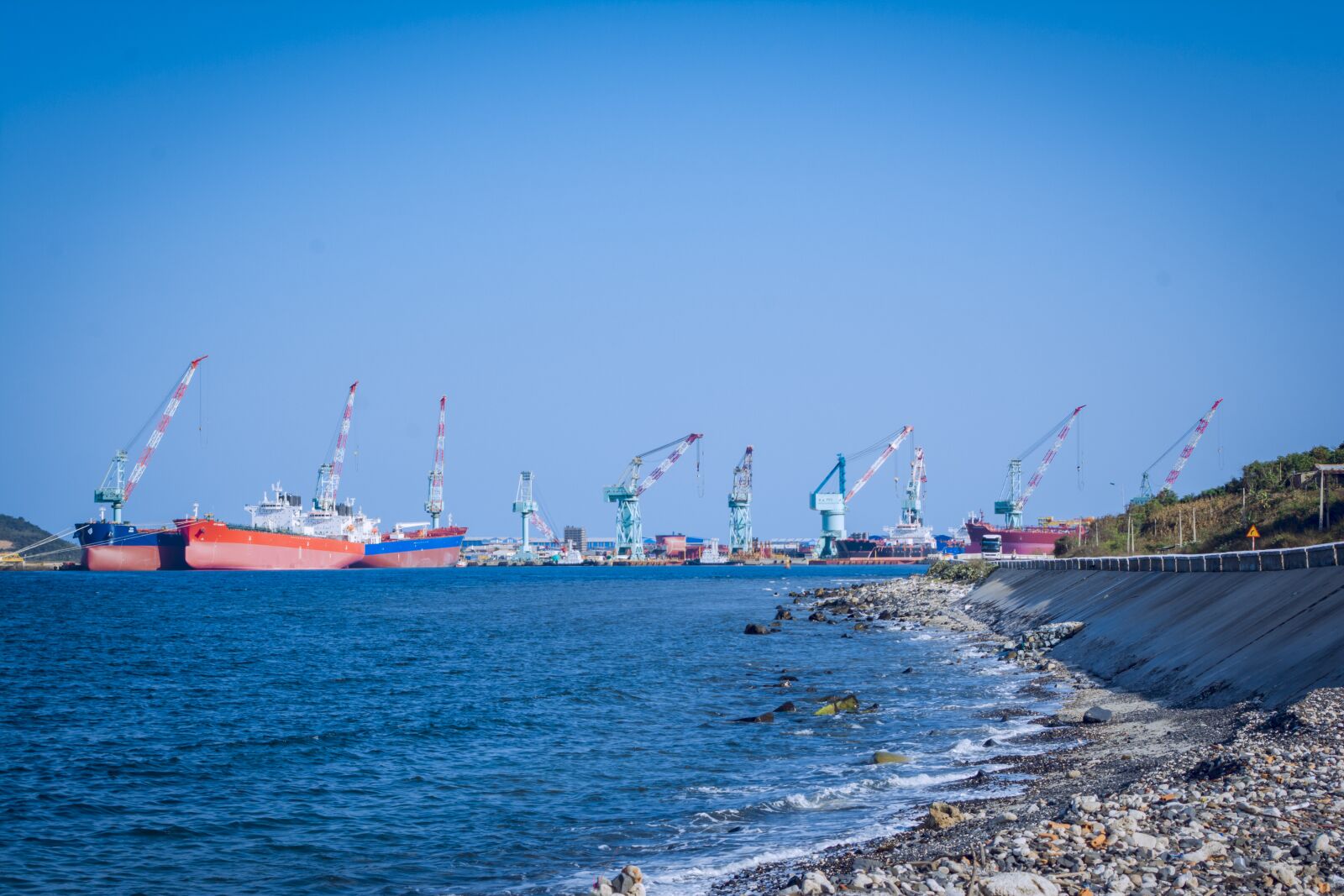 Nikon D7100 sample photo. Hyundai vinashin, vietnam, sea photography