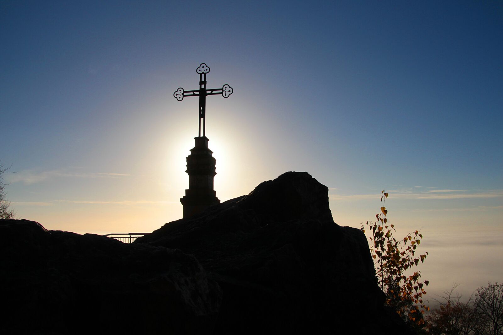 Canon EOS 700D (EOS Rebel T5i / EOS Kiss X7i) sample photo. Summit cross, rock summit photography