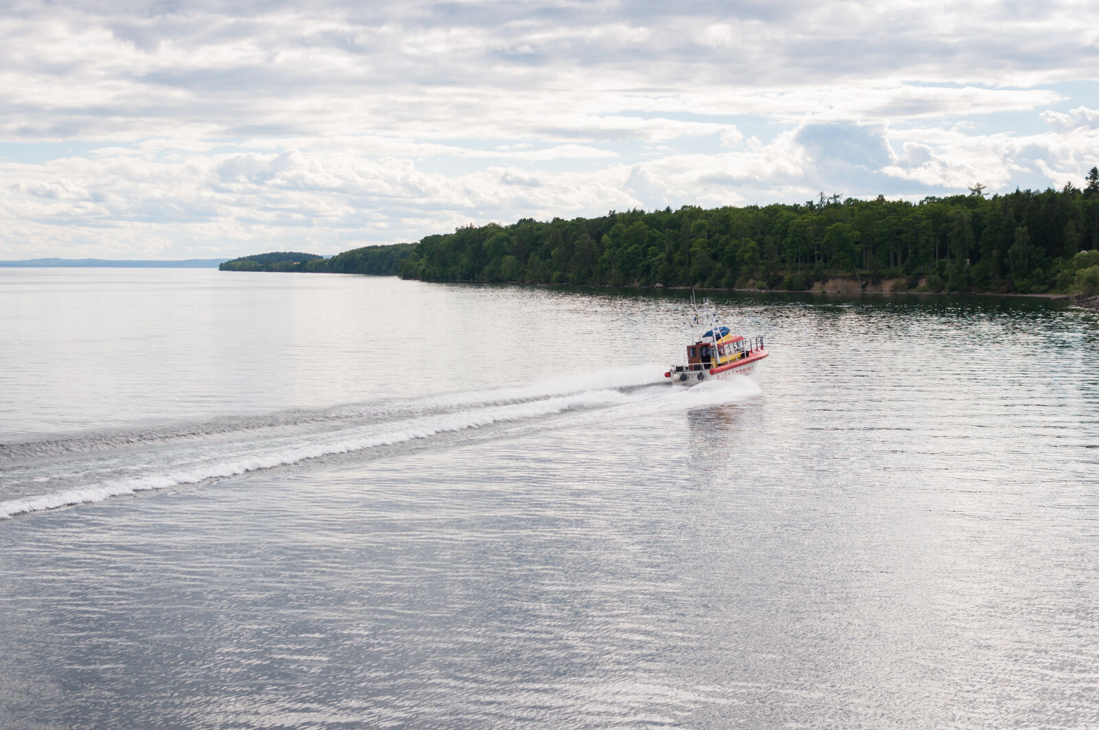 Nikon AF-S DX Nikkor 35mm F1.8G sample photo. Boat, clouds, island, rescue photography