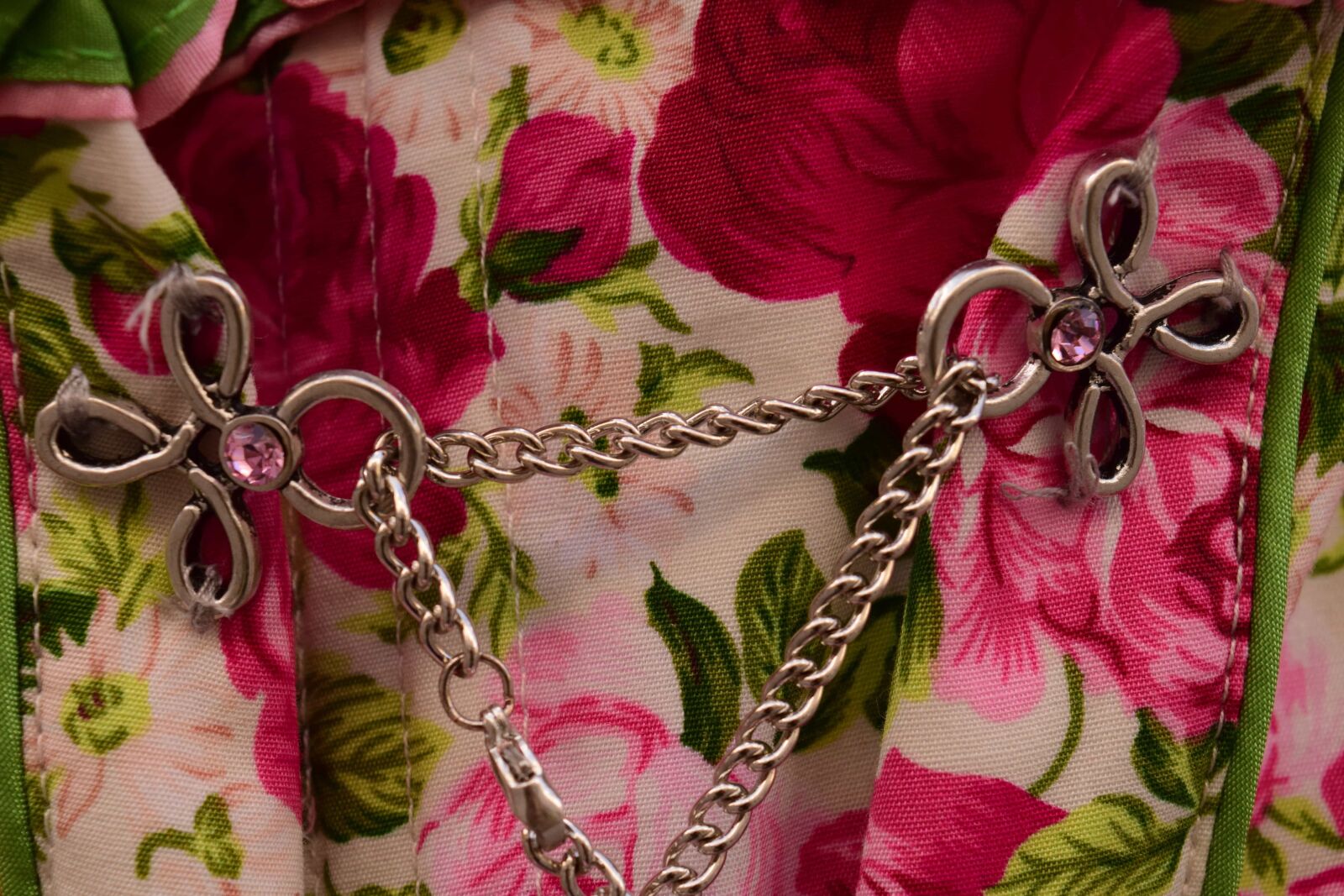 Nikon D3300 sample photo. Chain, metal, decoration, colorful photography