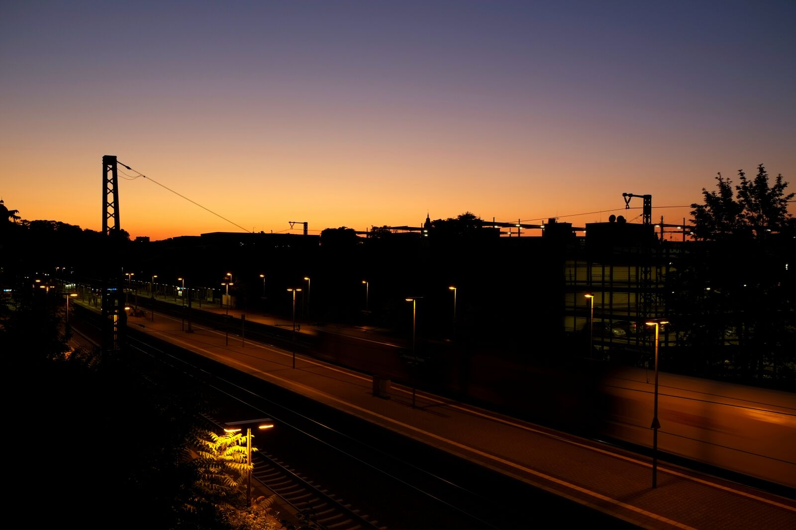 Fujifilm X-E1 sample photo. Railway station, twilight, evening photography