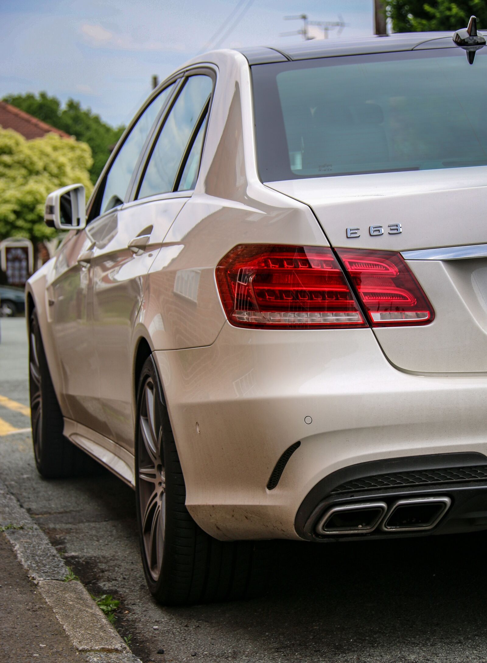 Canon EF-S 18-200mm F3.5-5.6 IS sample photo. Mercedes e63, supercar, auto photography