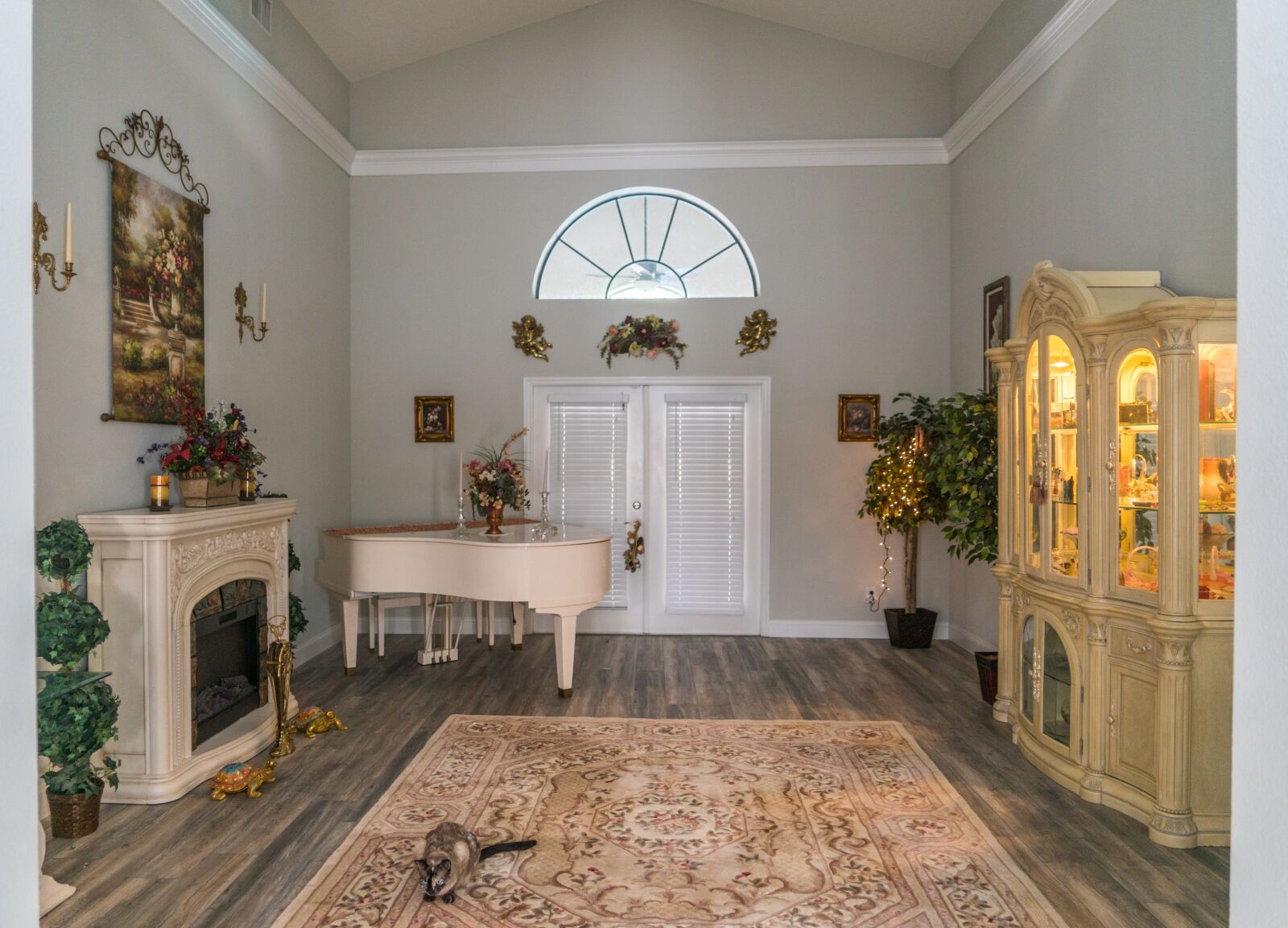 Sony a7R II + Sony FE 24-240mm F3.5-6.3 OSS sample photo. Piano room, interior design photography