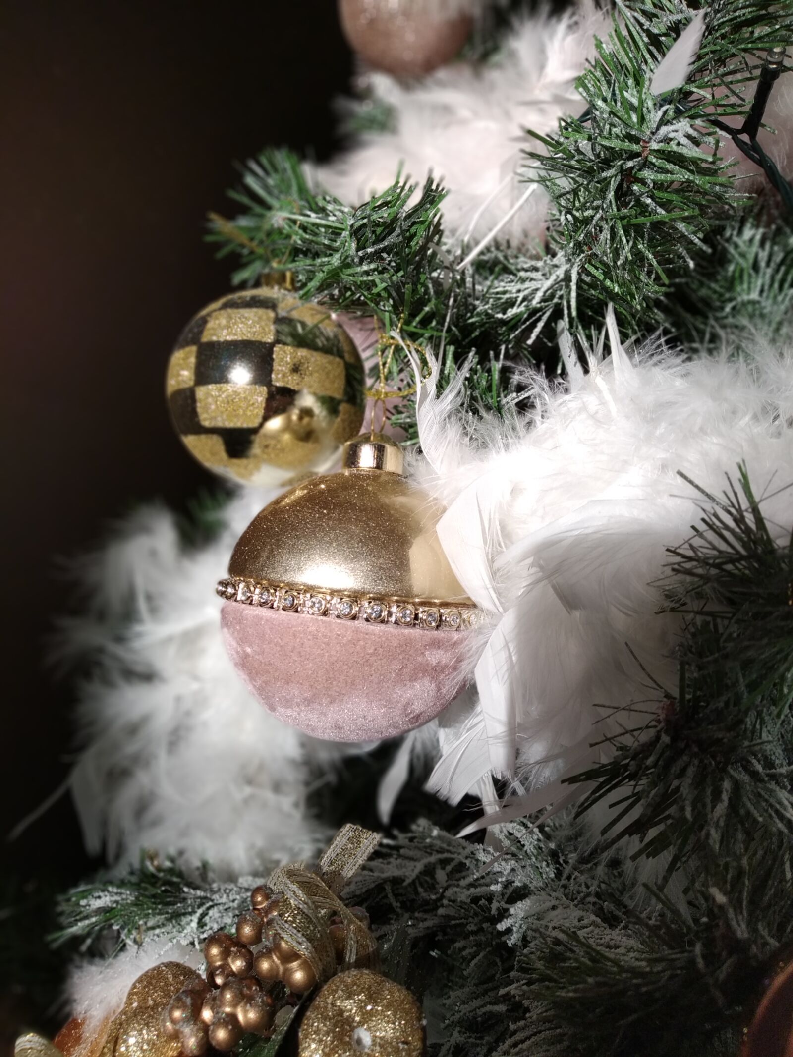 Xiaomi Mi A2 Lite sample photo. Christmas, baubles, christmas baubles photography