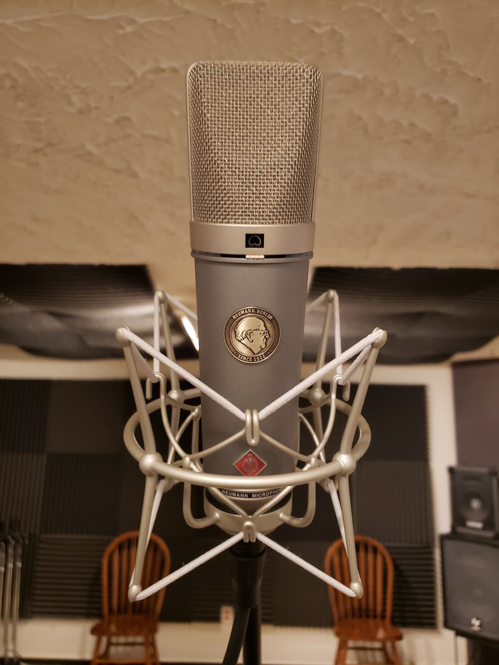 Samsung Galaxy Note9 sample photo. Recording studio, microphone, studio photography