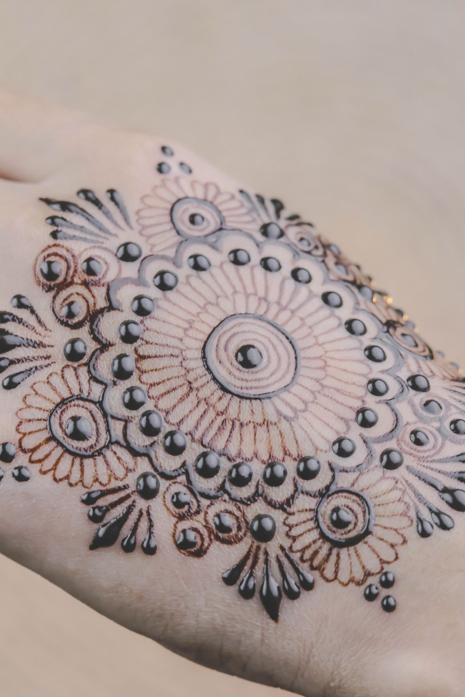 Canon EOS 80D + Canon EF 50mm F1.8 STM sample photo. Henna, hands, mehendi photography