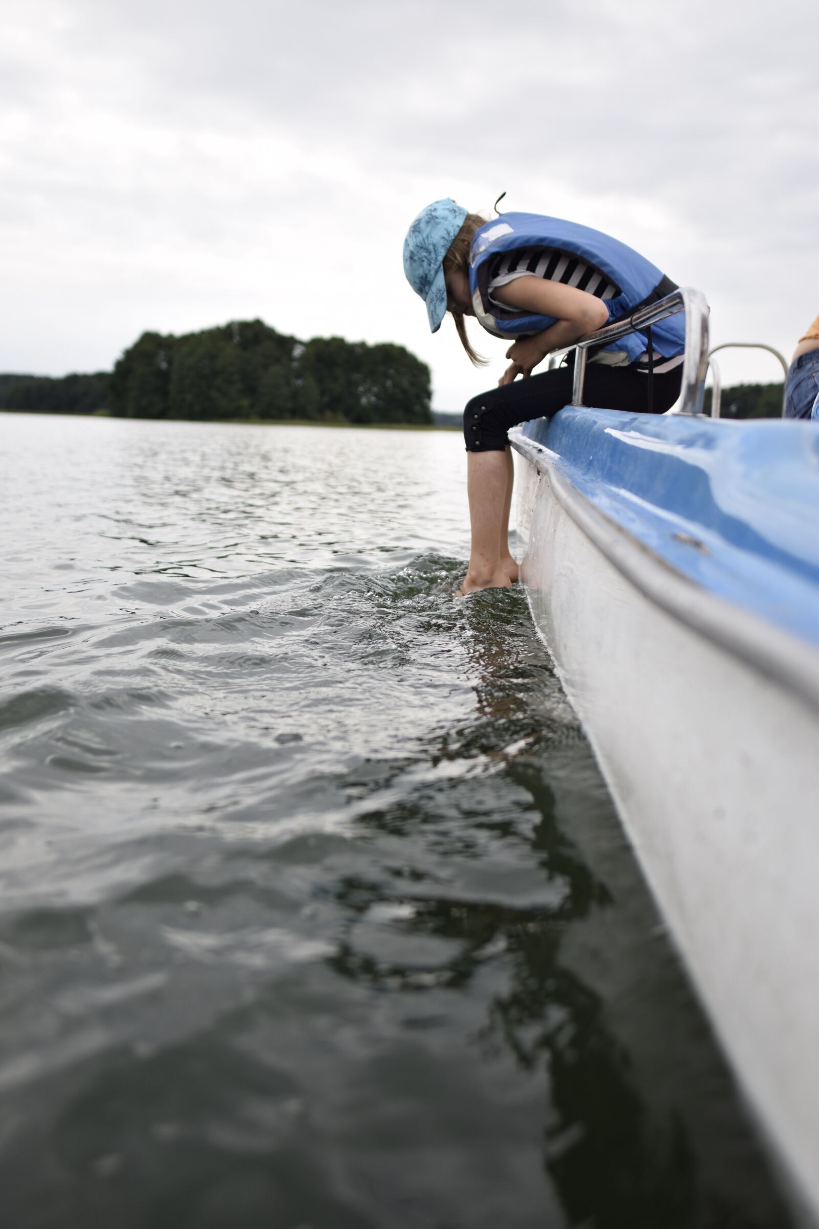 Nikon D5300 sample photo. Boat, child, water photography
