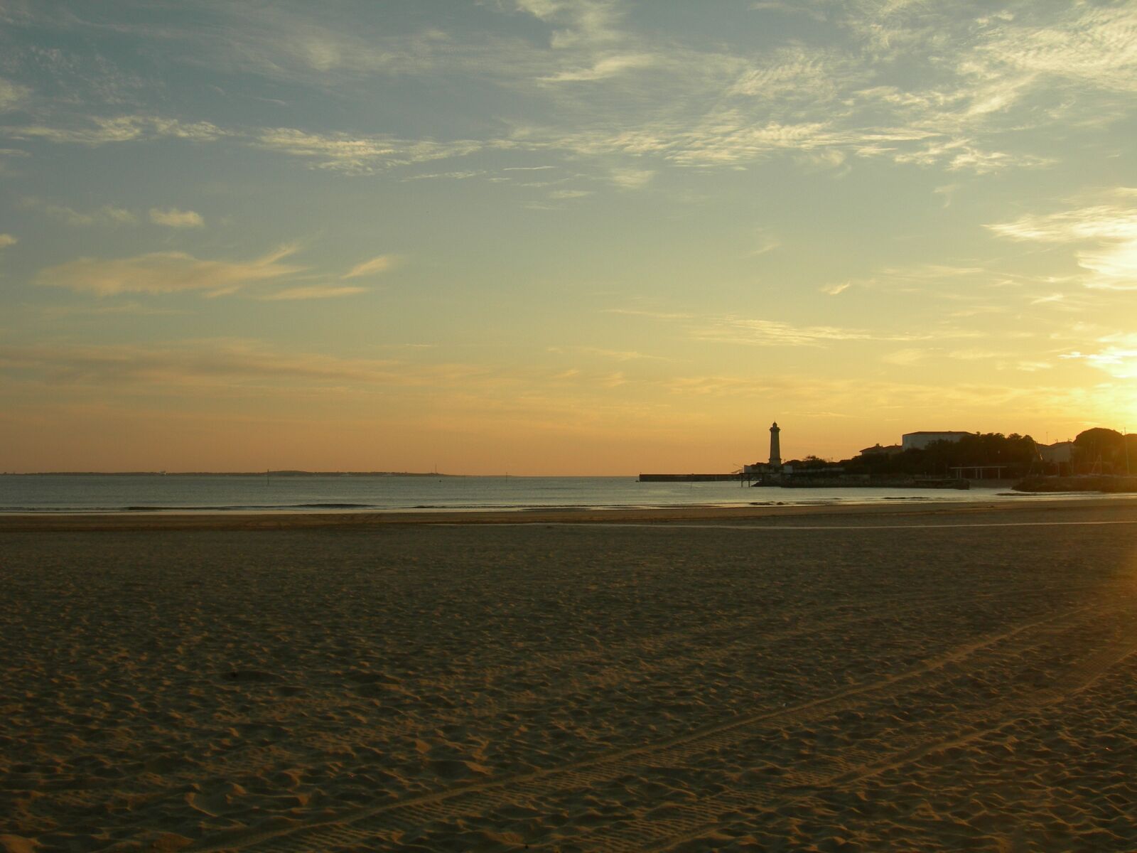 Nikon E7600 sample photo. Beach sunset, evening, dusk photography