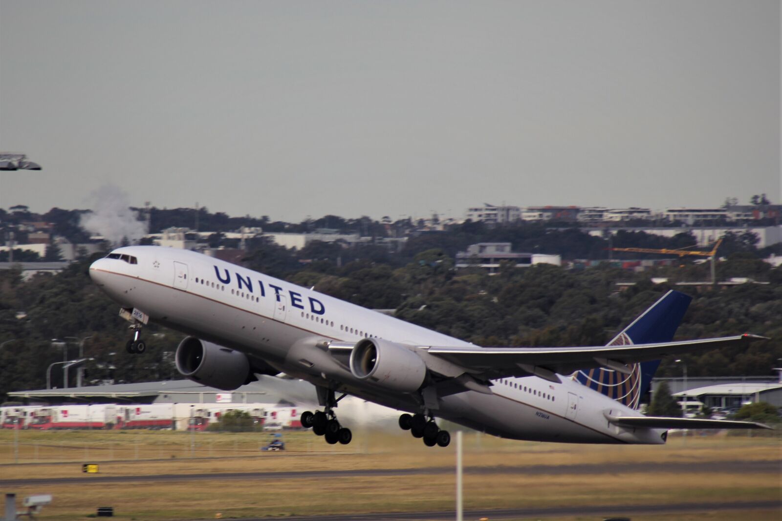 Canon EOS 60D sample photo. United, airlines, boeing 767 photography