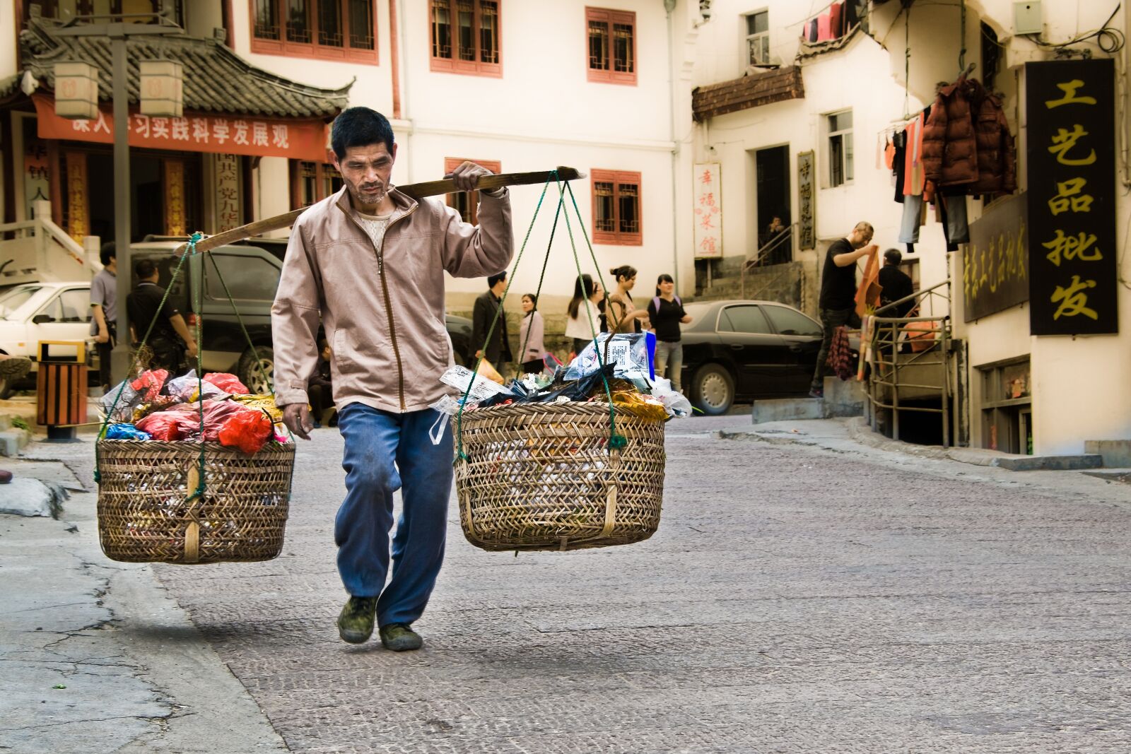 Nikon D300 sample photo. Man, china, carrier photography