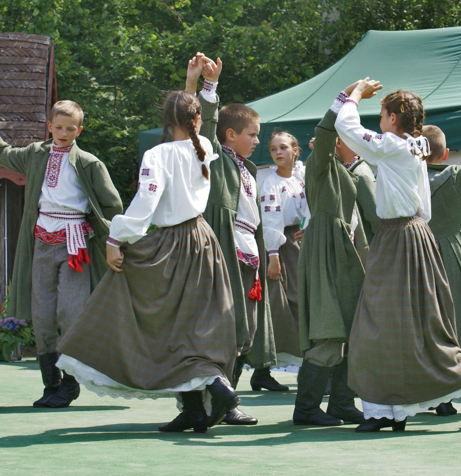 Sony Alpha DSLR-A100 sample photo. Dance, team, folklore photography