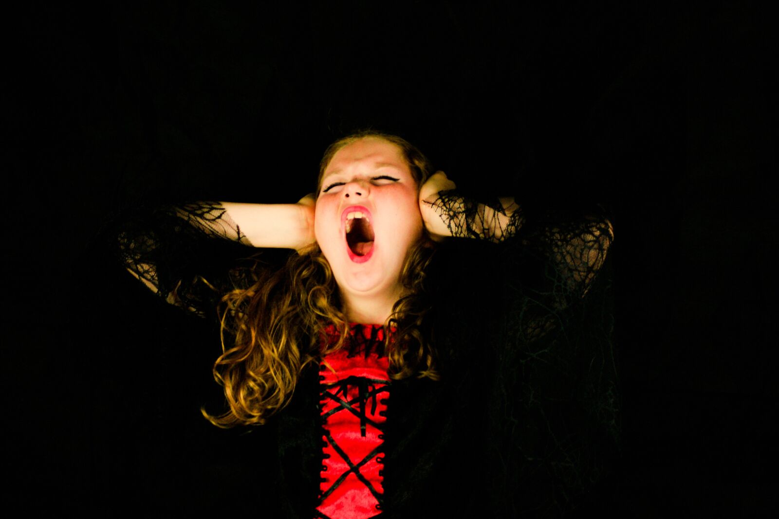 Canon EOS 400D (EOS Digital Rebel XTi / EOS Kiss Digital X) sample photo. Scream, child, girl photography