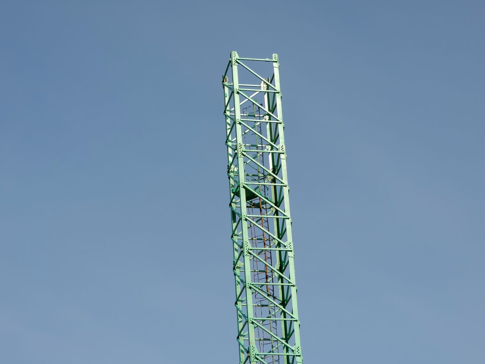 Nikon Coolpix P520 sample photo. Industry, device, tower, steel photography