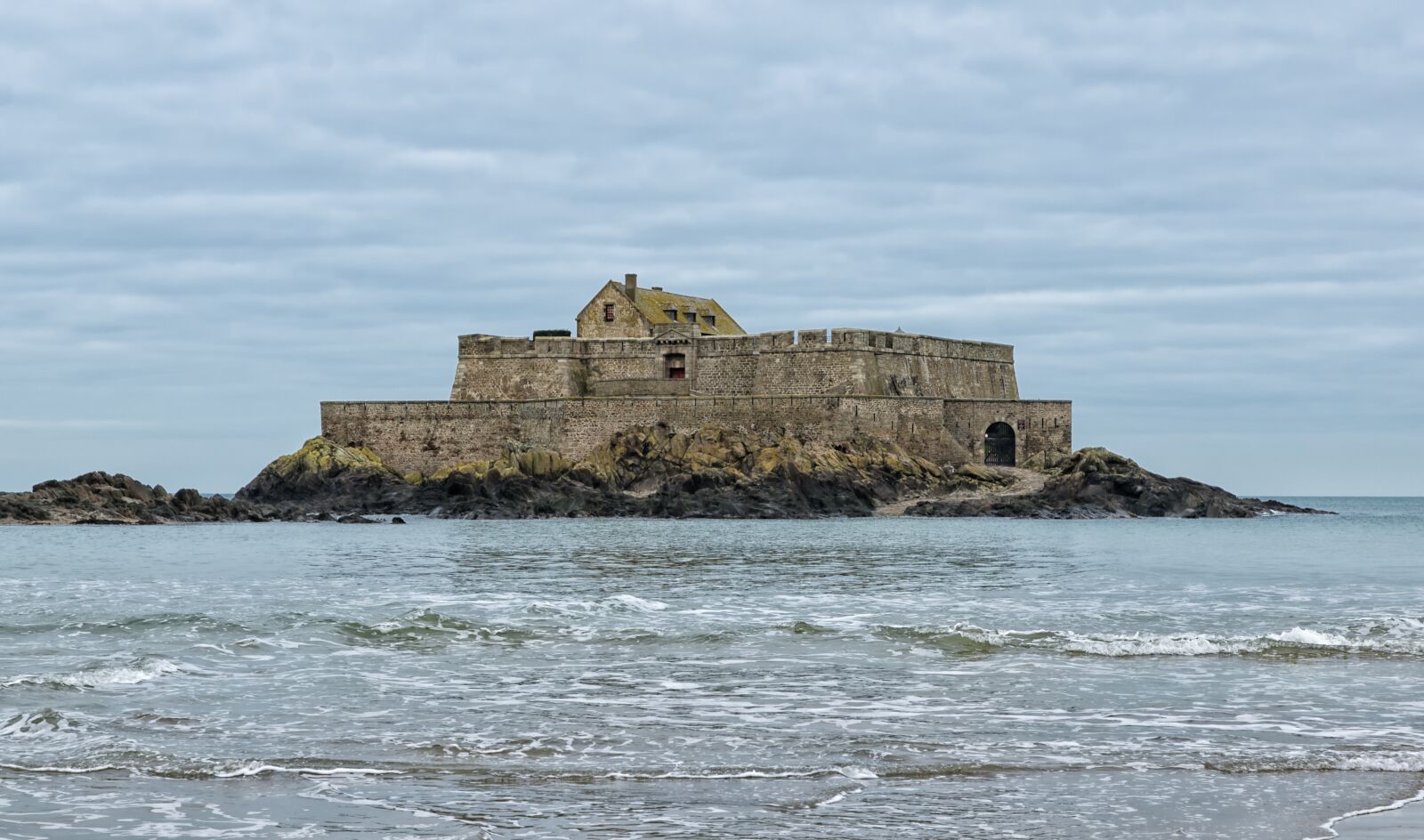 Nikon D5600 sample photo. Saint malo, strong national photography