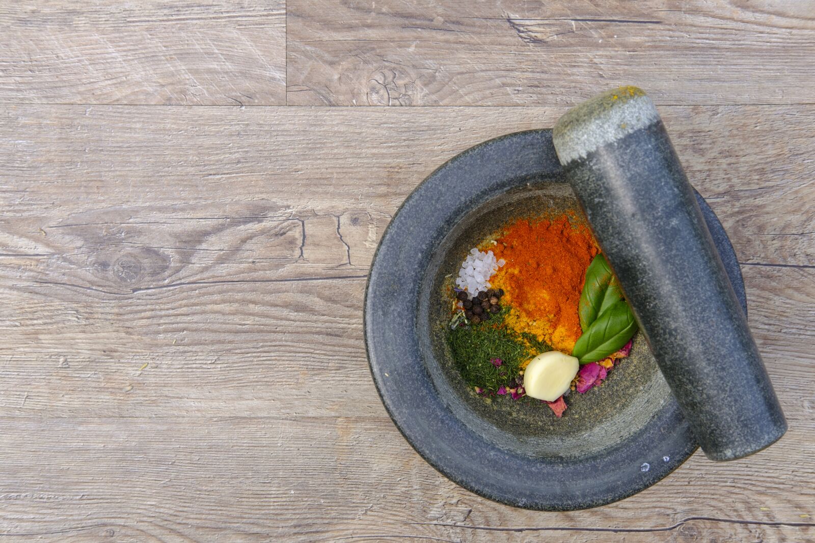 Fujifilm X-T2 + Fujifilm XF 35mm F2 R WR sample photo. Mortar, spices, spice mix photography