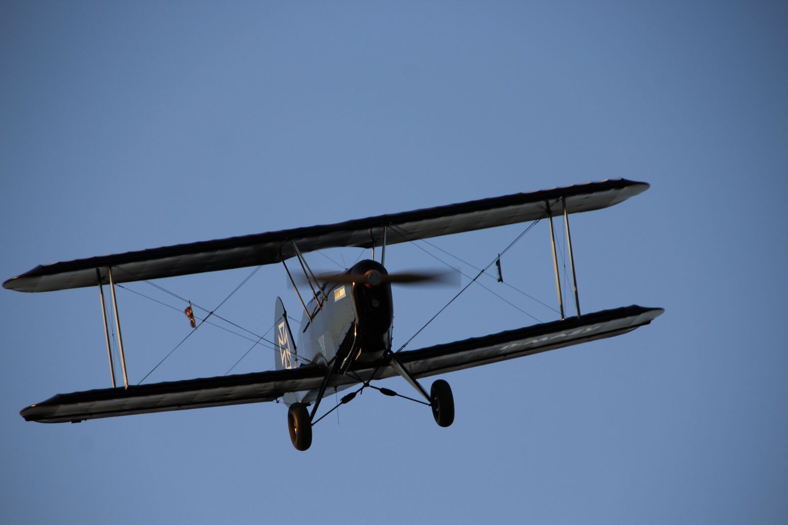 Canon EOS 1200D (EOS Rebel T5 / EOS Kiss X70 / EOS Hi) sample photo. Double decker, aircraft, propeller photography