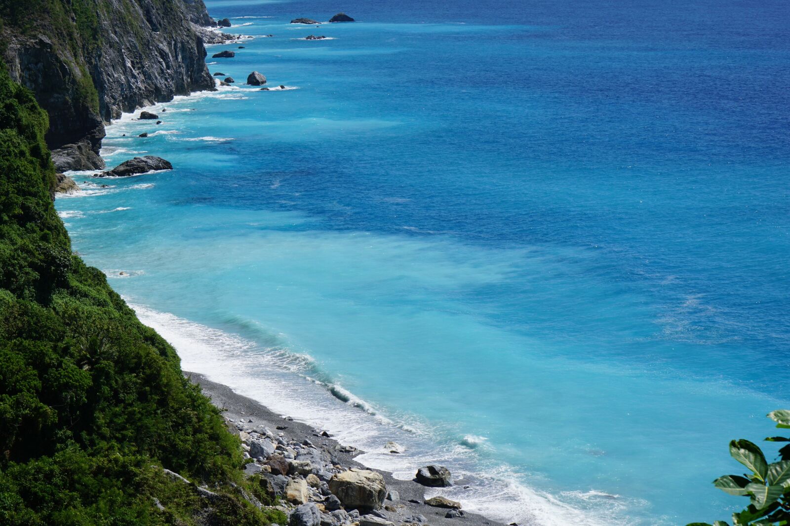 Sony E 55-210mm F4.5-6.3 OSS sample photo. Ocean, blue, tree photography