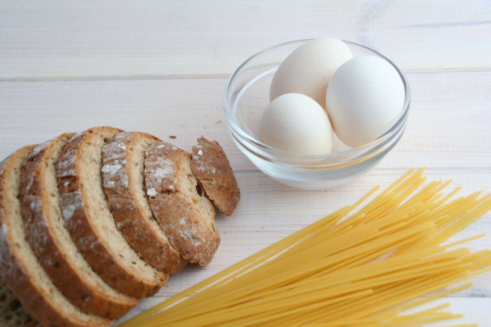 Canon EOS 350D (EOS Digital Rebel XT / EOS Kiss Digital N) sample photo. Eggs, pasta, bread photography