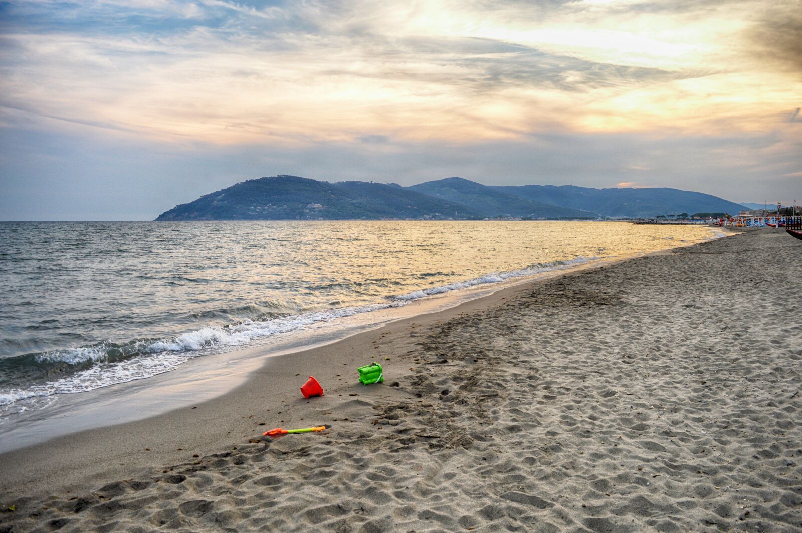 Nikon D3200 sample photo. Beach, sea, monti photography