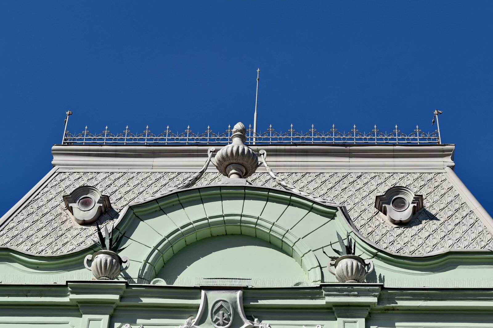 Nikon D5500 sample photo. Building, facade, architecture, roof photography