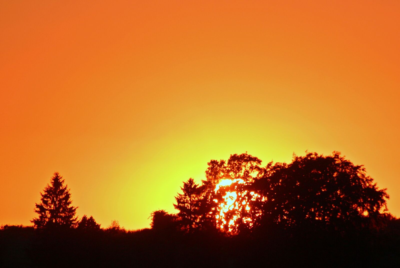 Canon EOS 650D (EOS Rebel T4i / EOS Kiss X6i) sample photo. Sunset, sun, sky photography