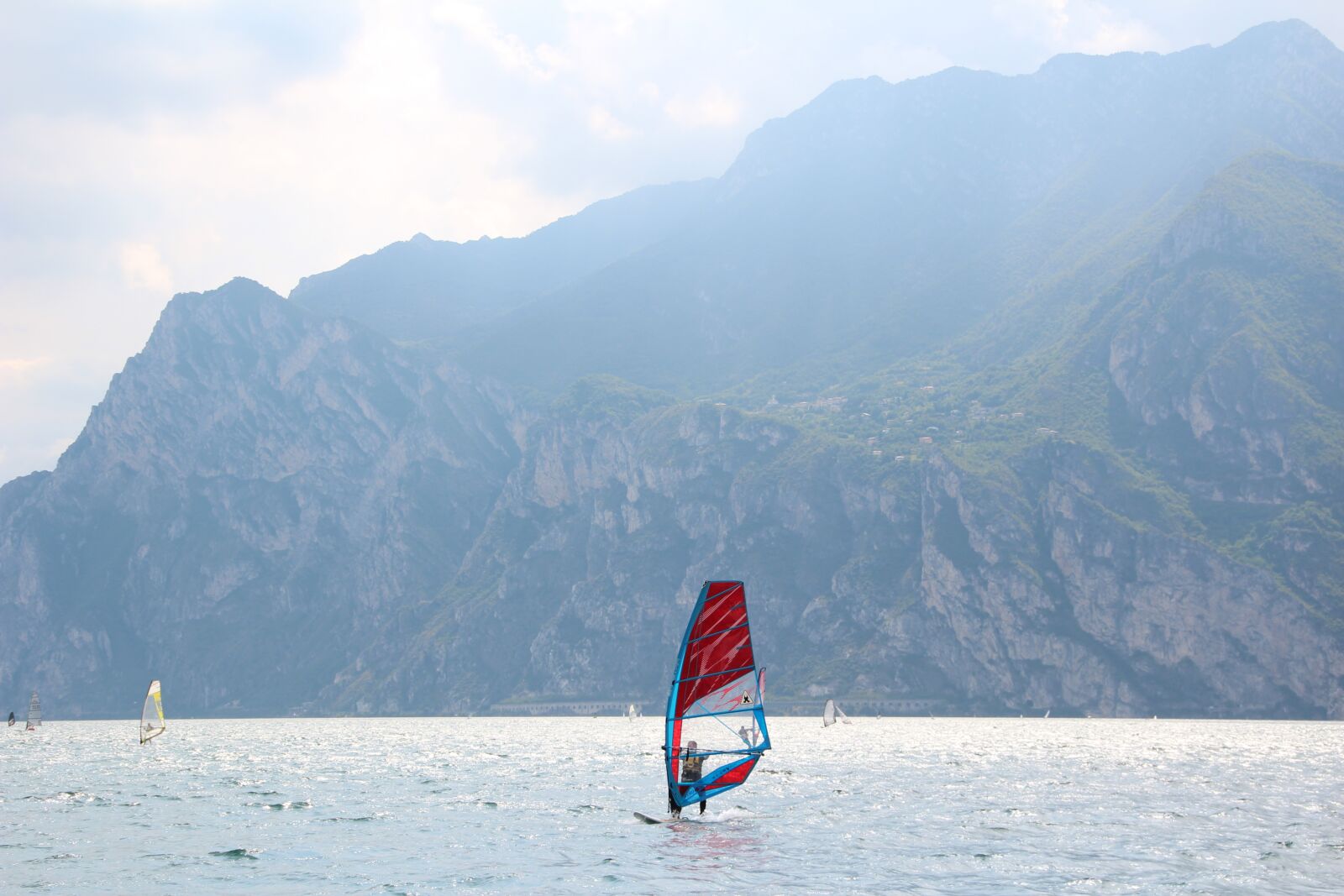 Canon EOS 600D (Rebel EOS T3i / EOS Kiss X5) sample photo. Garda, surfer, surf photography