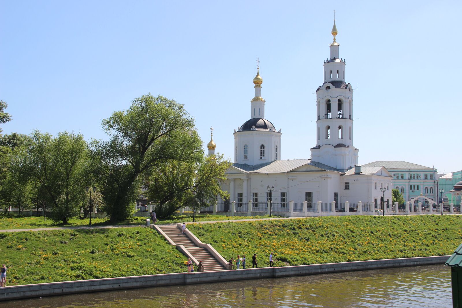 Canon EOS 600D (Rebel EOS T3i / EOS Kiss X5) sample photo. Church, river, temple photography