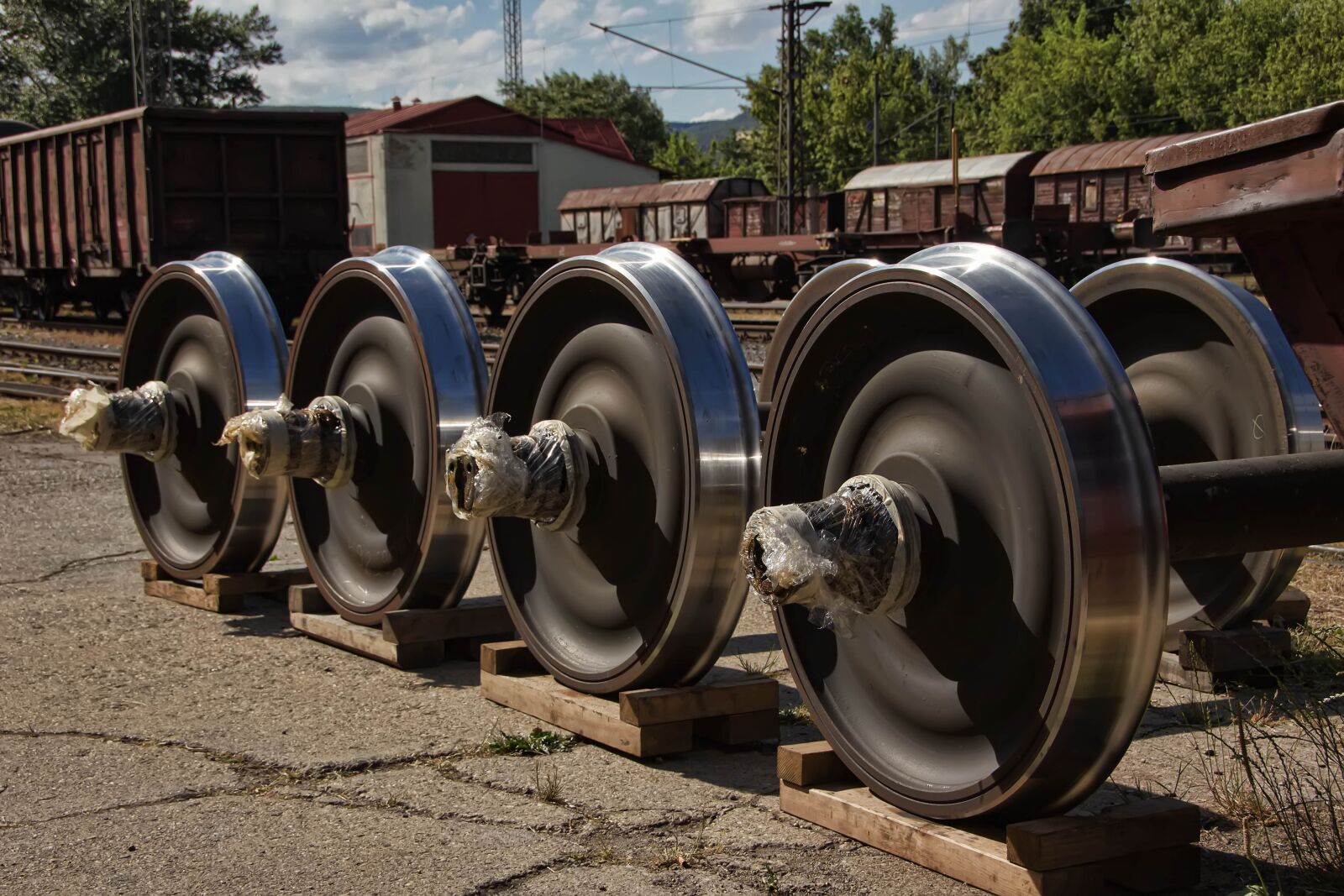 Canon EOS 600D (Rebel EOS T3i / EOS Kiss X5) sample photo. Railway, wheels photography