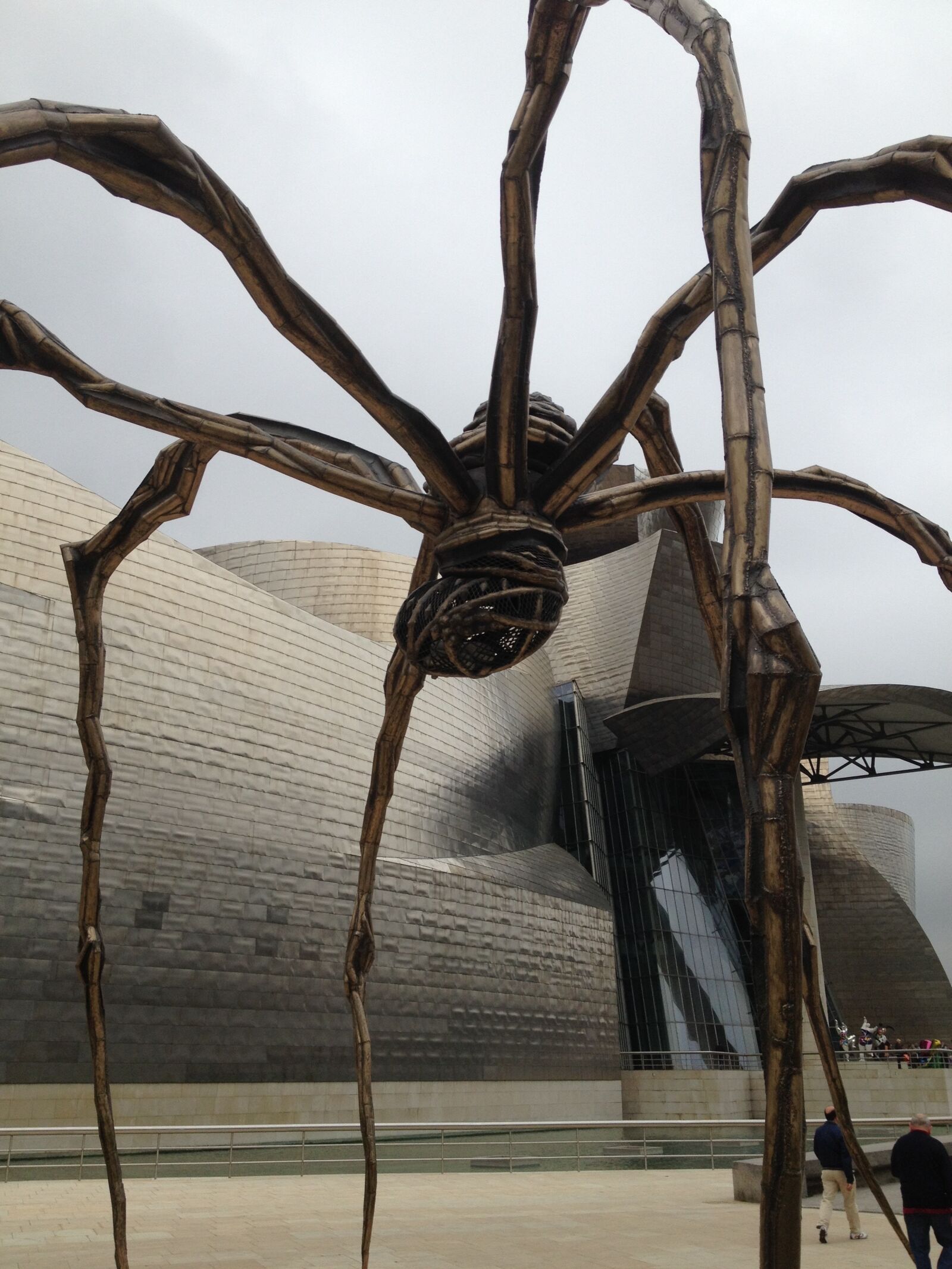 iPhone 4S back camera 4.28mm f/2.4 sample photo. Sculpture, guggenheim, bilbao photography