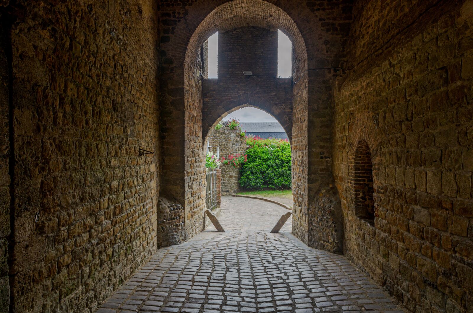 Nikon D7000 sample photo. Passage, path, pavement photography