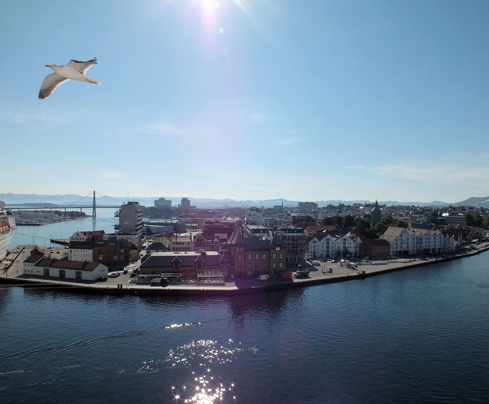 FujiFilm FinePix HS20 EXR (FinePix HS22 EXR) sample photo. Stavaqnger, norway, city photography