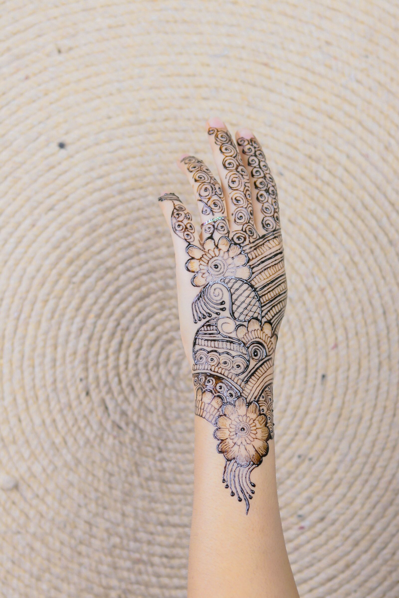 Canon EOS 80D sample photo. Henna, hands, mehendi photography