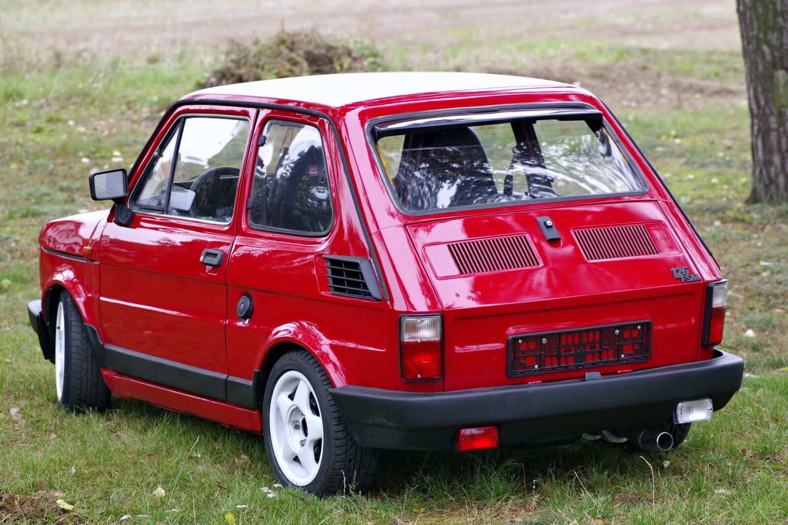 Pentax K-S2 sample photo. Small fiat, toddler, fiat photography