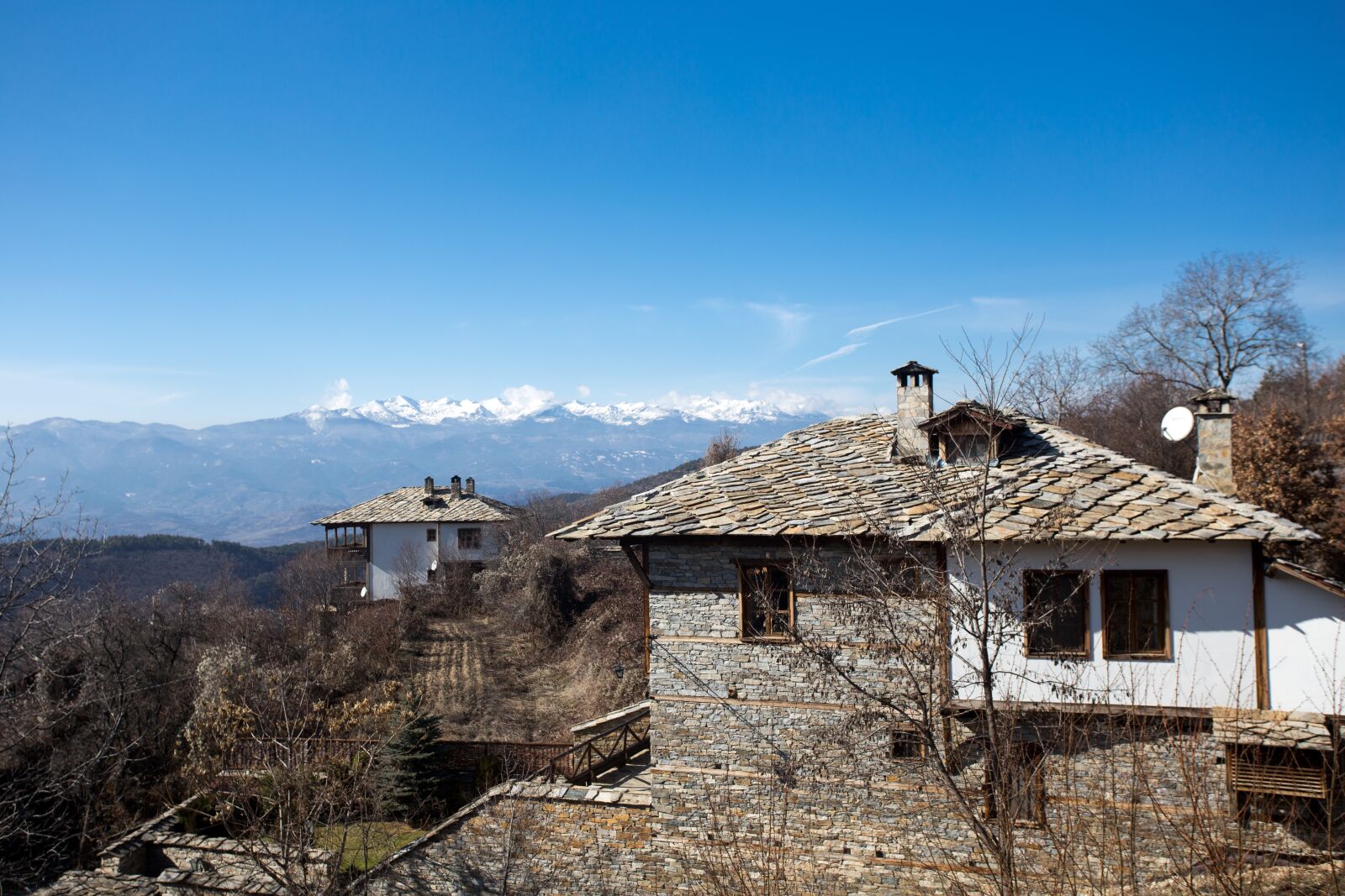 Canon EOS 6D + Canon EF 17-40mm F4L USM sample photo. Old house, house, traditional photography