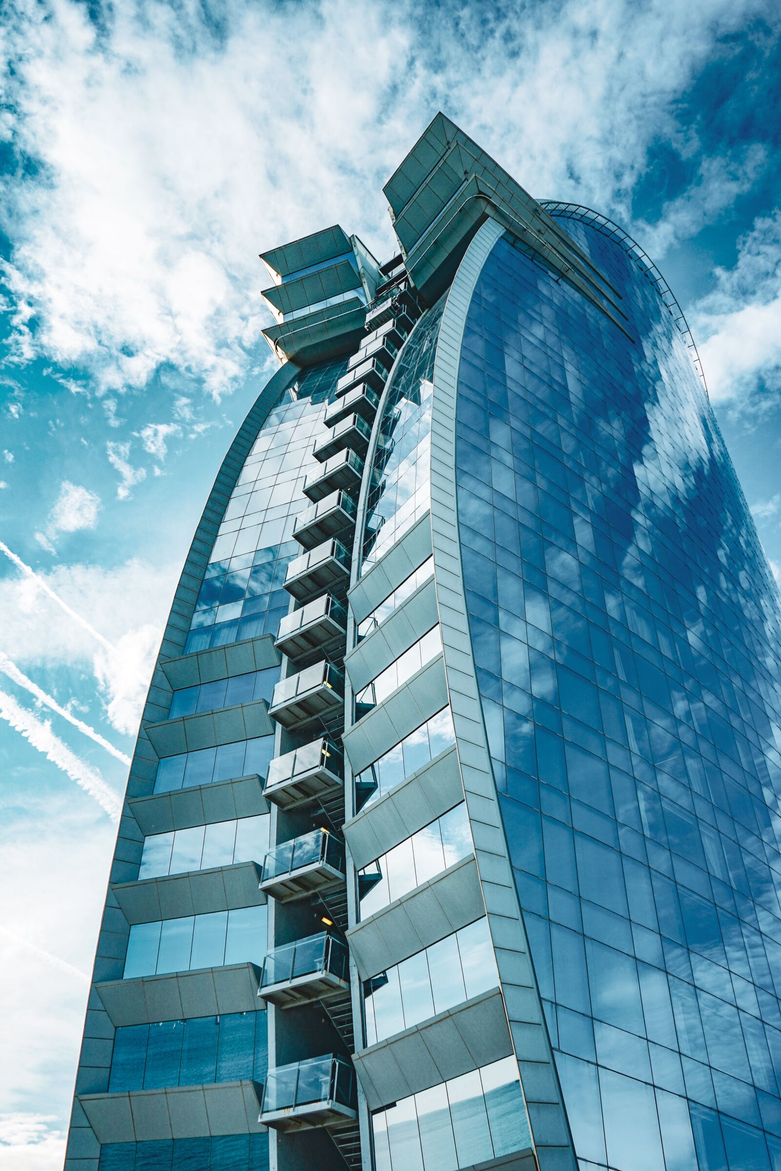 Sony a7 II + Sony FE 28-70mm F3.5-5.6 OSS sample photo. Barcelone, building, sky photography