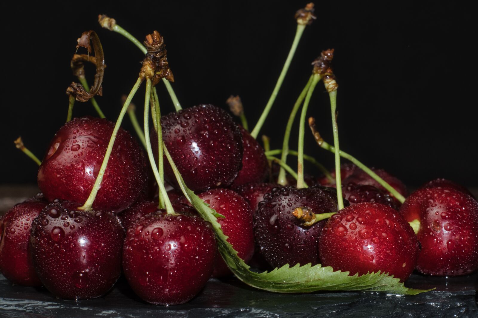 Sony a6400 sample photo. Cherries, wet, washed photography
