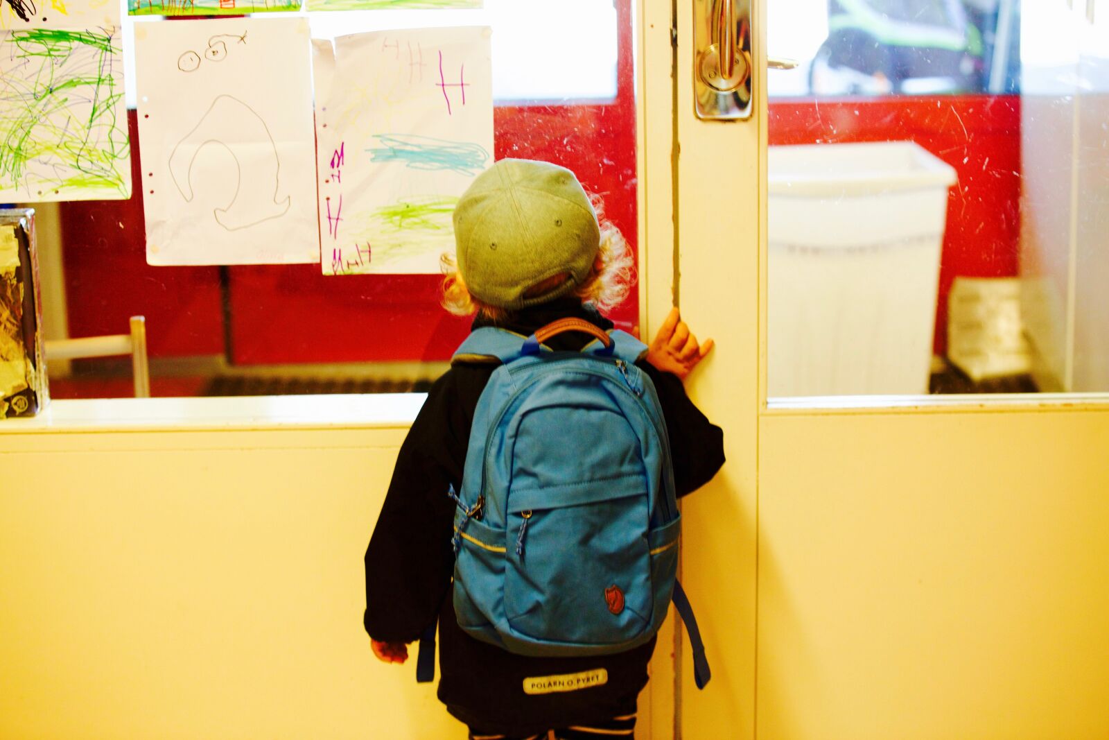 Canon EOS 5D Mark III sample photo. Entry to school, schoolboy photography