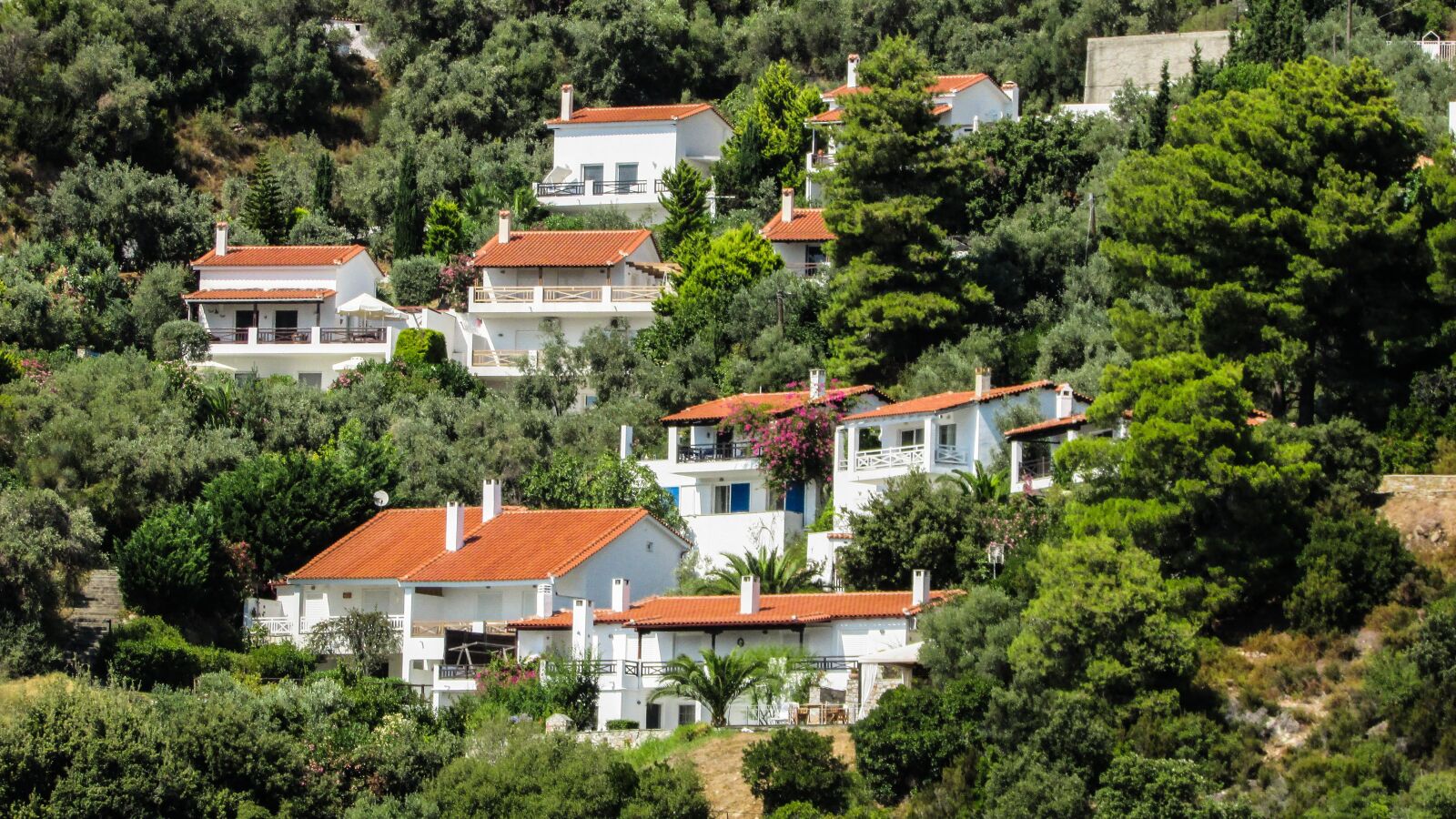 Canon PowerShot SX400 IS sample photo. Houses, roof, architecture photography
