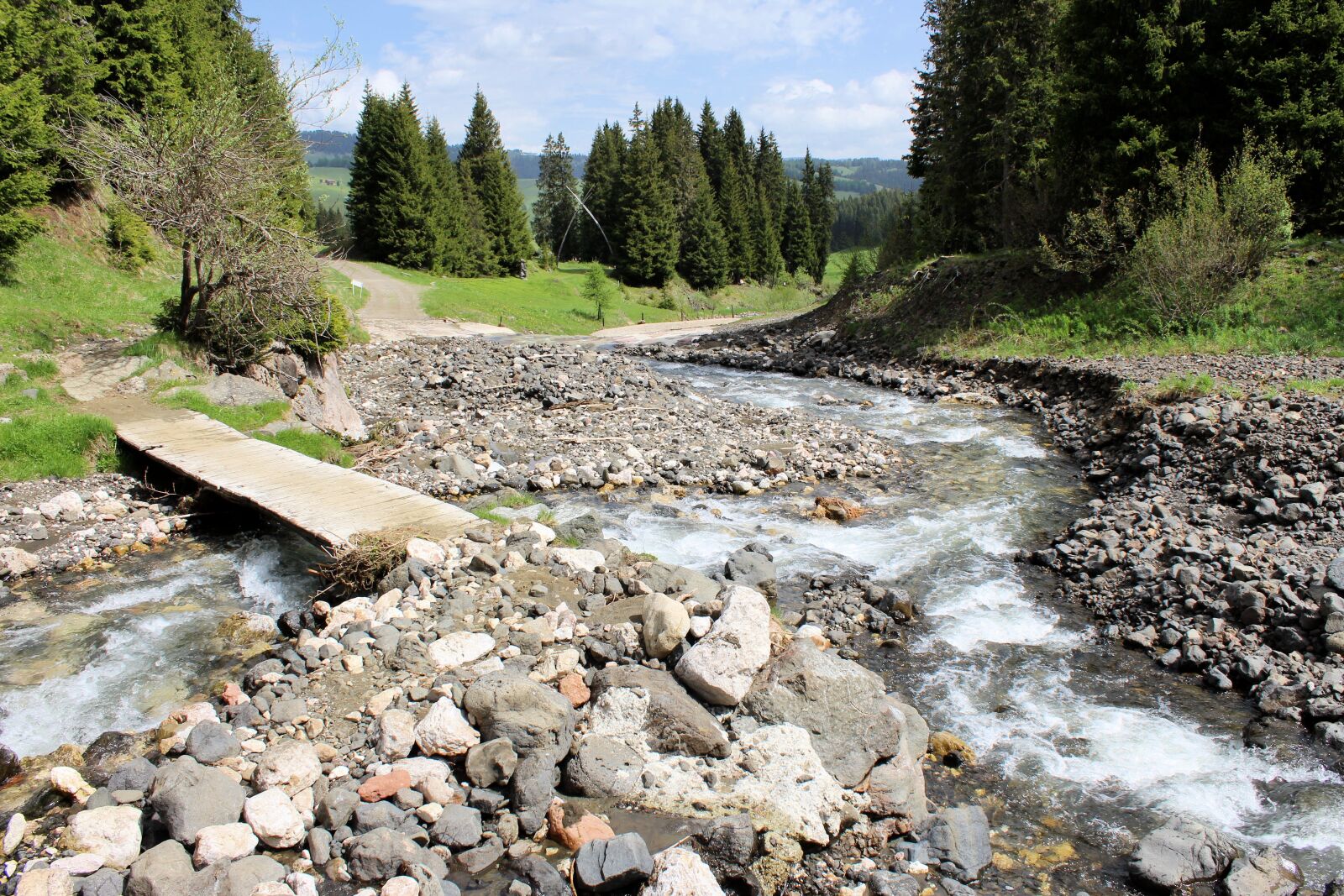 Canon EOS 1200D (EOS Rebel T5 / EOS Kiss X70 / EOS Hi) sample photo. Torrent, high mountains, italy photography