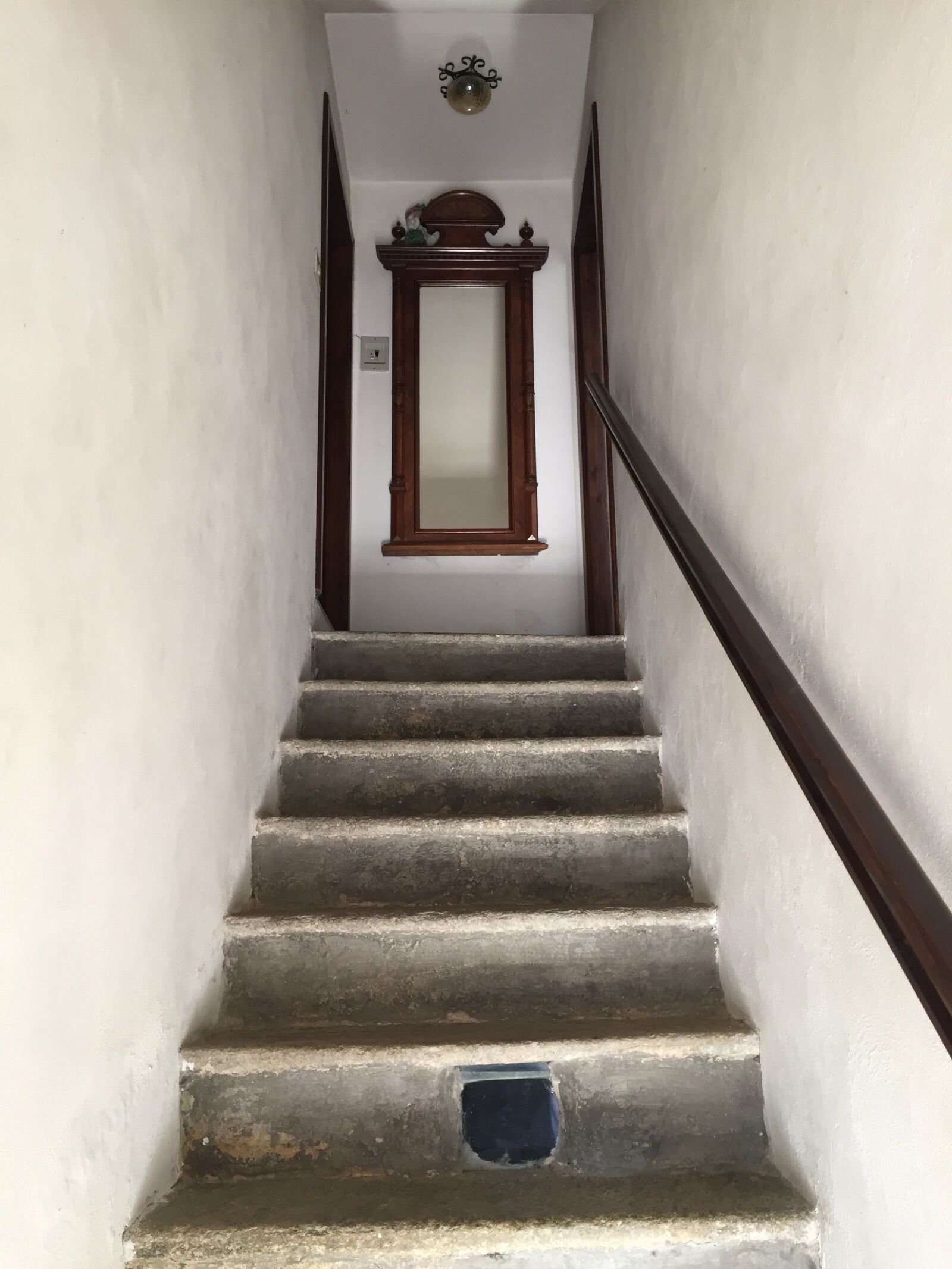 iPhone 6 back camera 4.15mm f/2.2 sample photo. Italy, staircase, house photography
