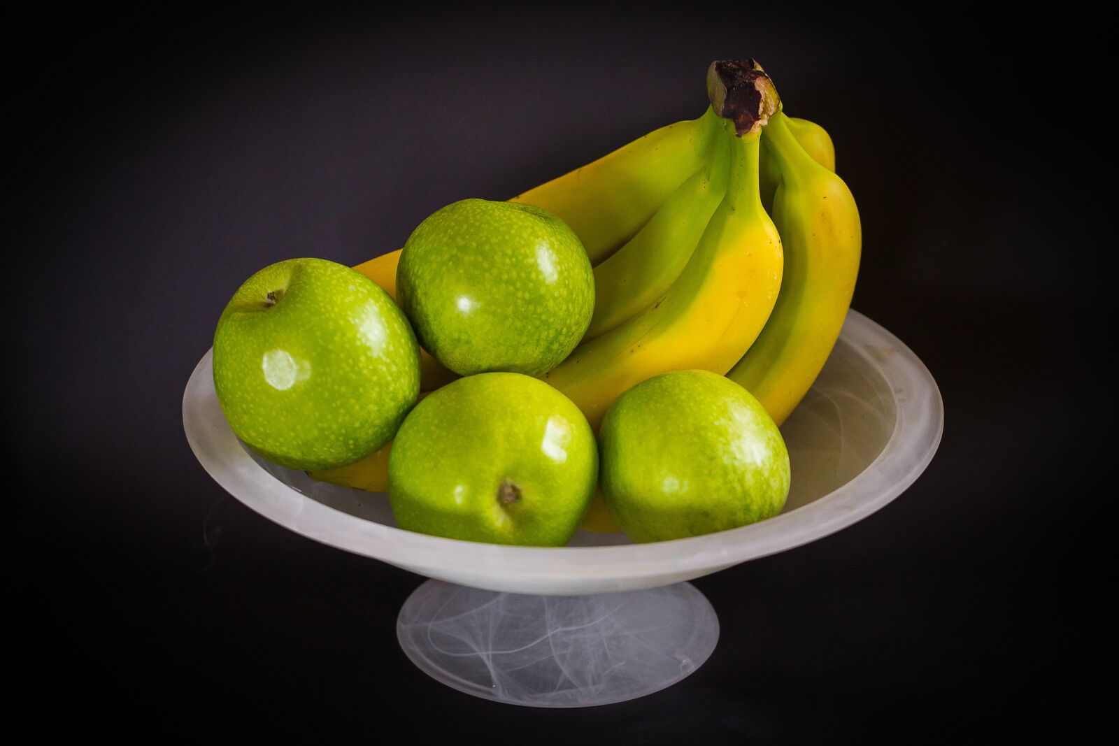 Canon EF 100mm F2.8L Macro IS USM sample photo. Apple, banana, fruit photography