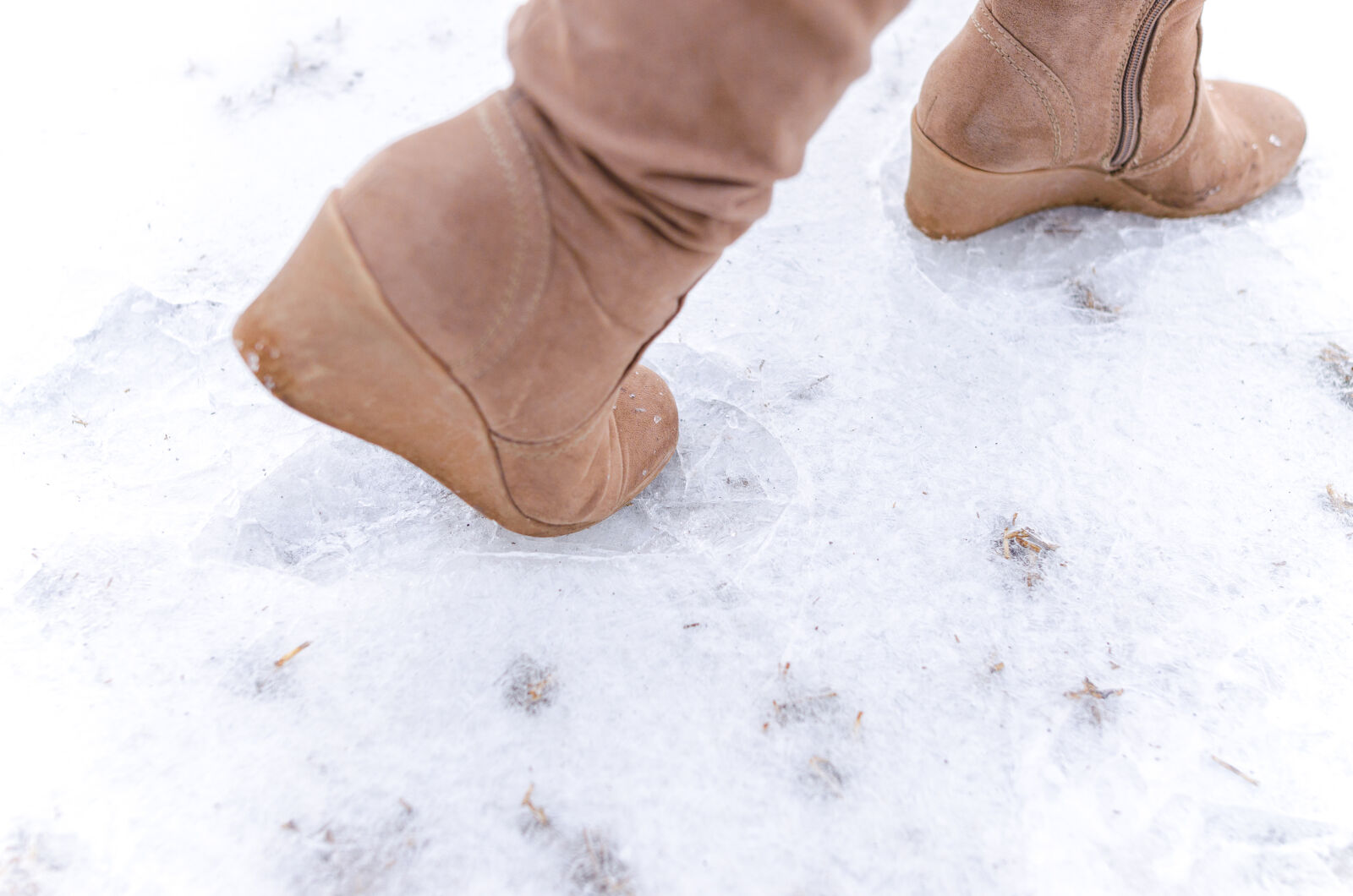 Nikon D5100 sample photo. Activity, background, blue, boot photography