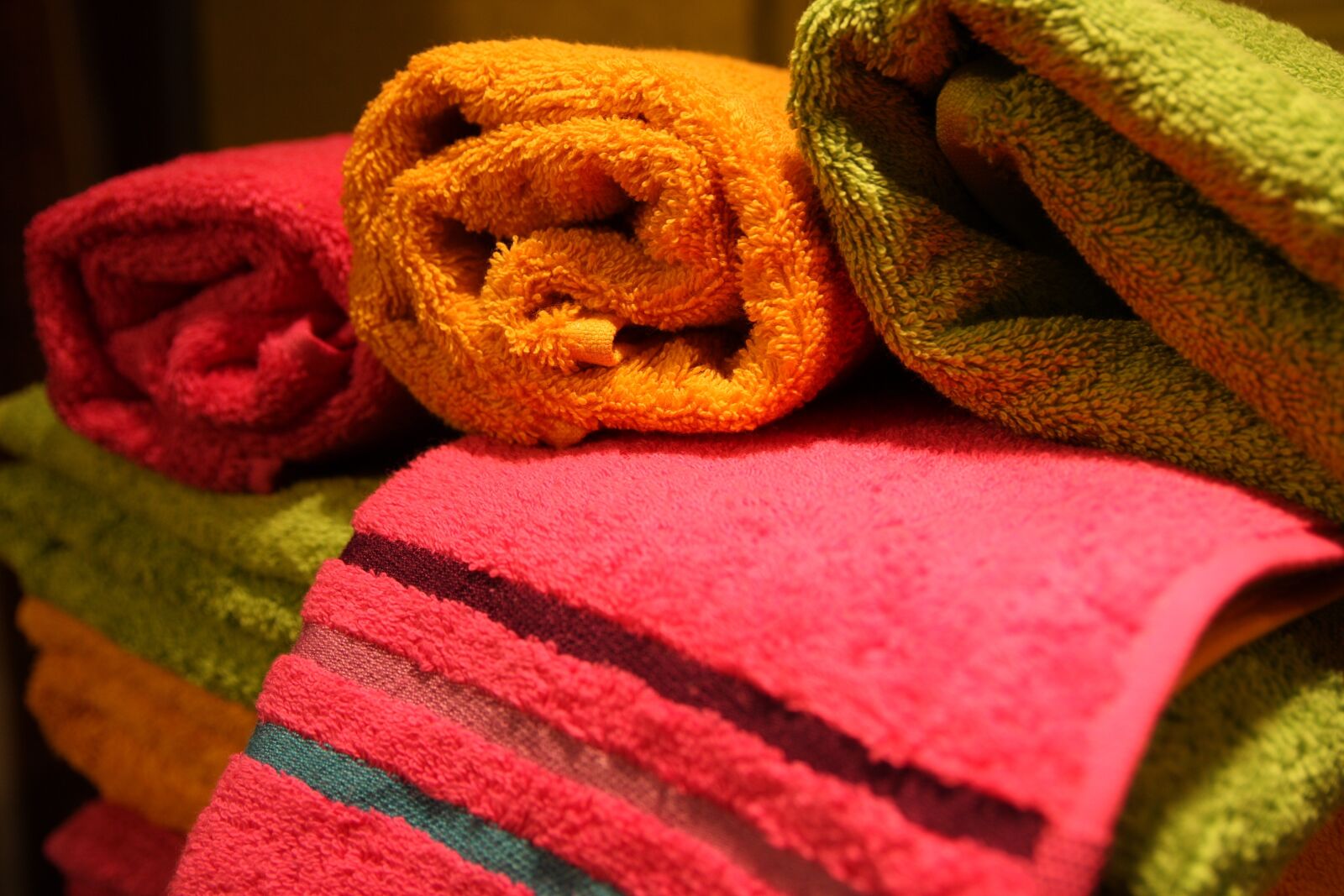 Canon EOS 40D sample photo. Towels, exhibition, kiosk photography