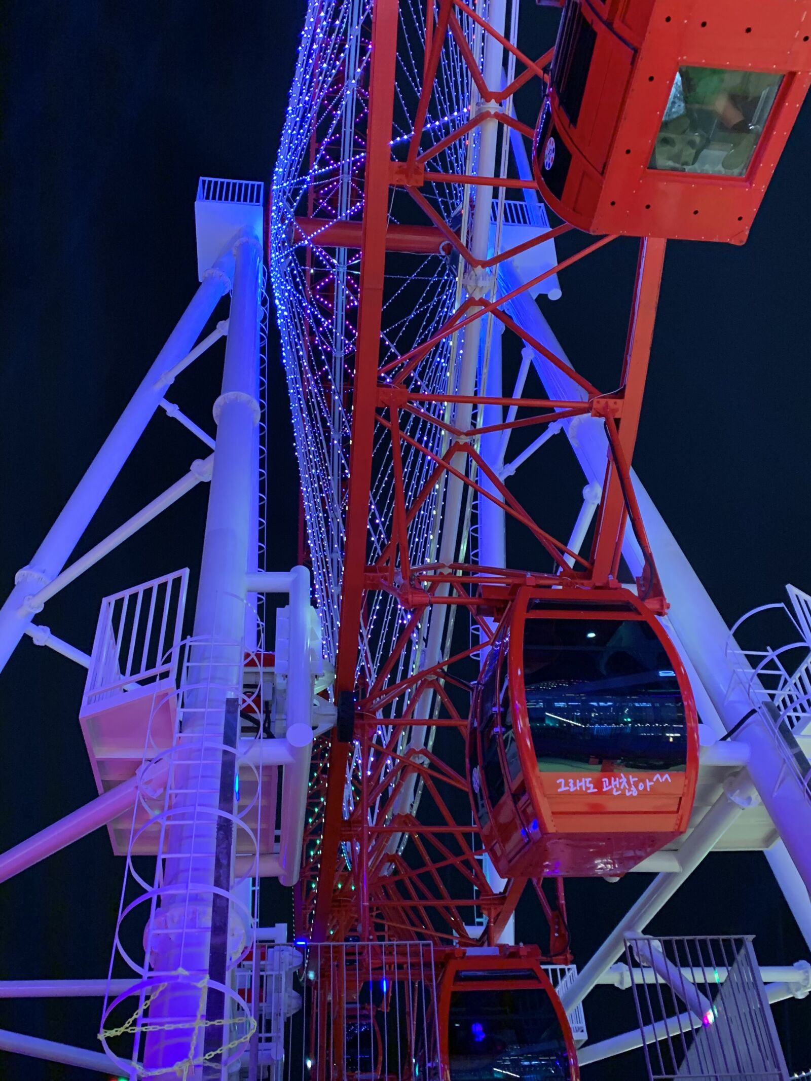 iPhone XR back camera 4.25mm f/1.8 sample photo. Night, ferris wheel, the photography