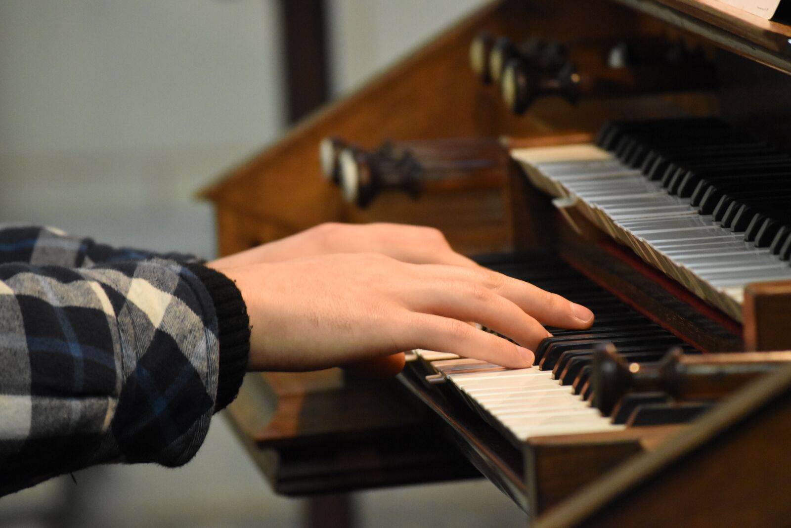 Nikon D5500 sample photo. Piano, hands, organ photography