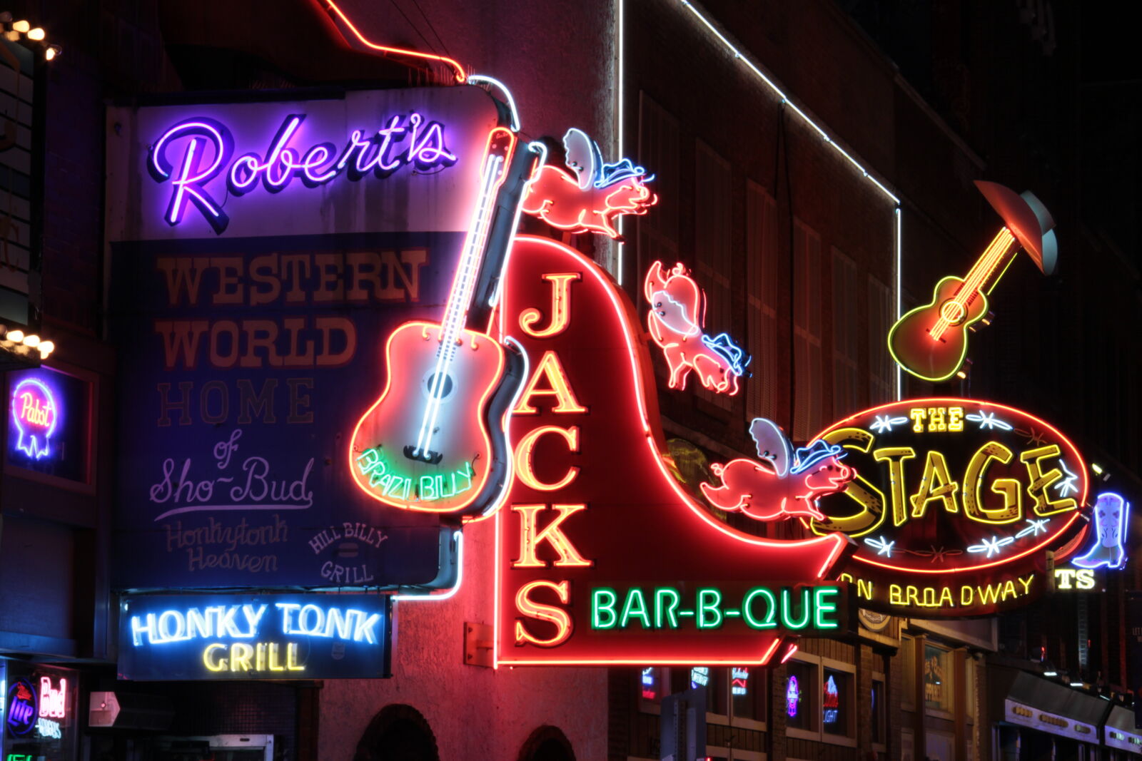 Canon EOS 7D sample photo. Bar, b, que, broadway photography
