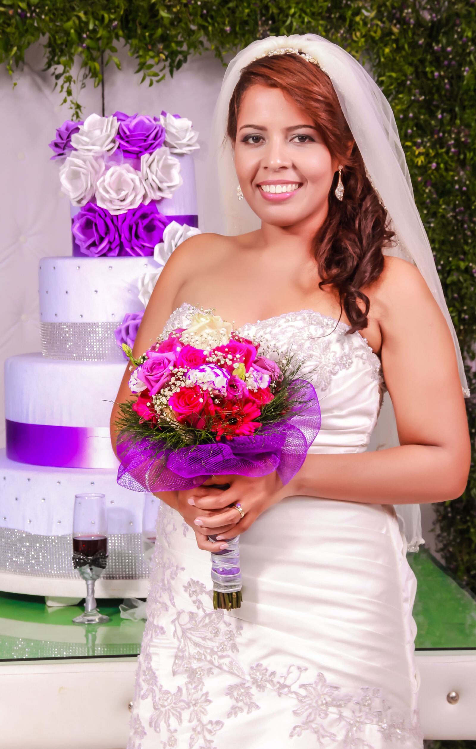 Canon EF-S 18-135mm F3.5-5.6 IS sample photo. Wedding, veil, dress photography