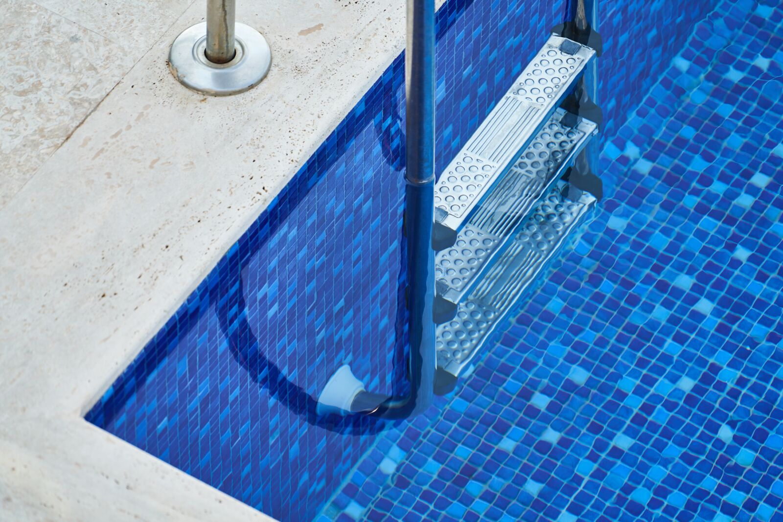 Sony FE 70-200mm F4 G OSS sample photo. Pool, stairs, blue photography