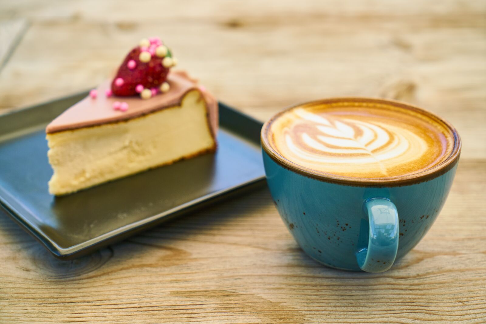 Sony a7R II sample photo. Latte, coffee, foam photography